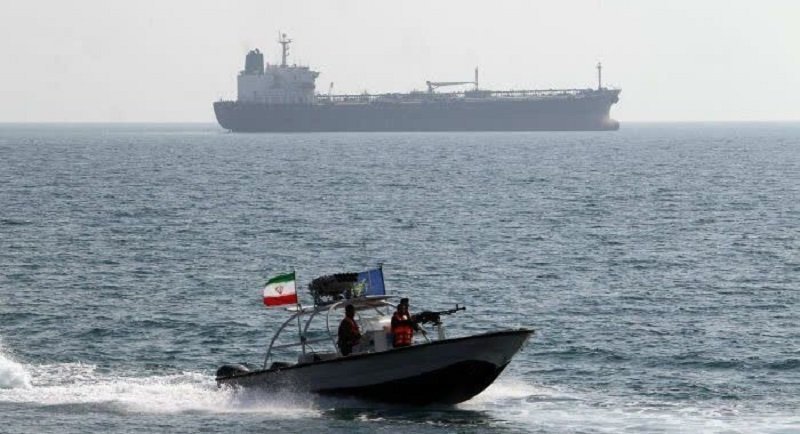توقیف کشتی خارجی حامل سوخت قاچاق در خلیج‌فارس