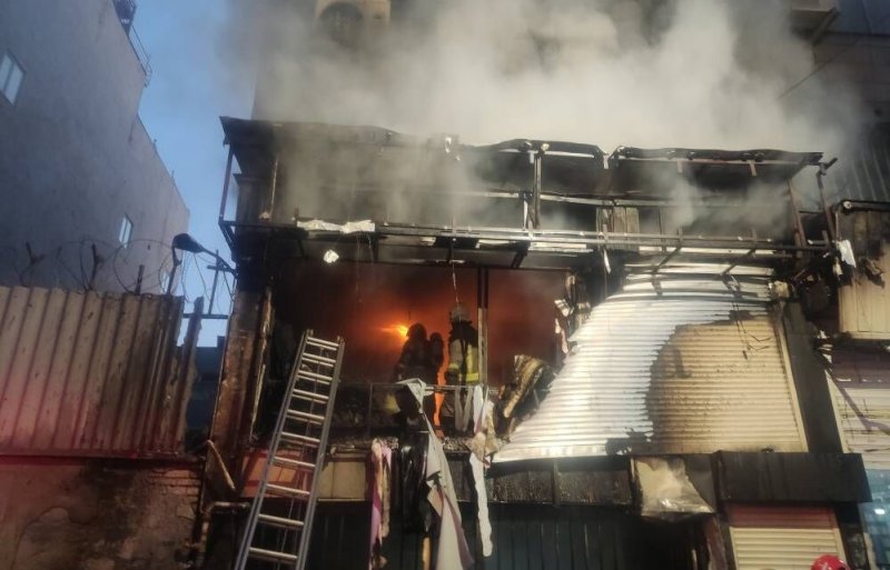 جزئیات آتش‌سوزی یک پاساژ قدیمی در بازار تهران + فیلم