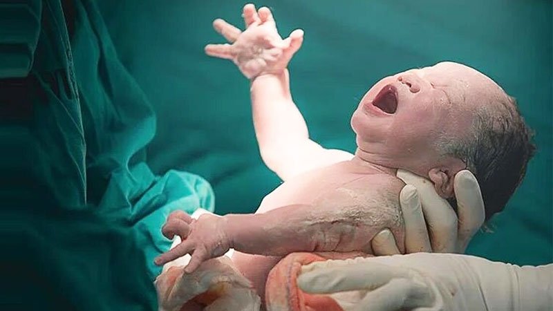 اتفاقی عجیب در بیمارستانی در شهریار؛ نوزاد مرده در سردخانه زنده شد!
