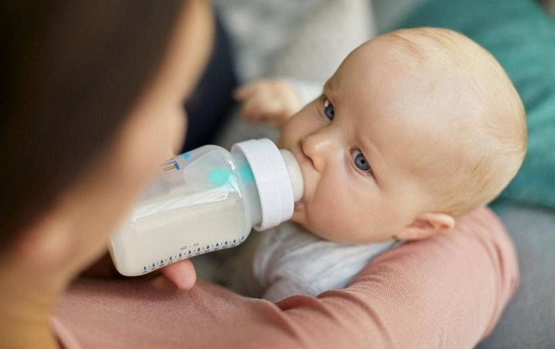 روش نگهداری شیر دوشیده مادر در فریزر