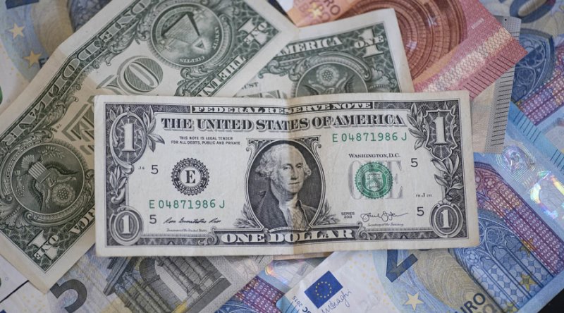 قیمت دلار و یورو در بازارهای مختلف 6 اردیبهشت 1402