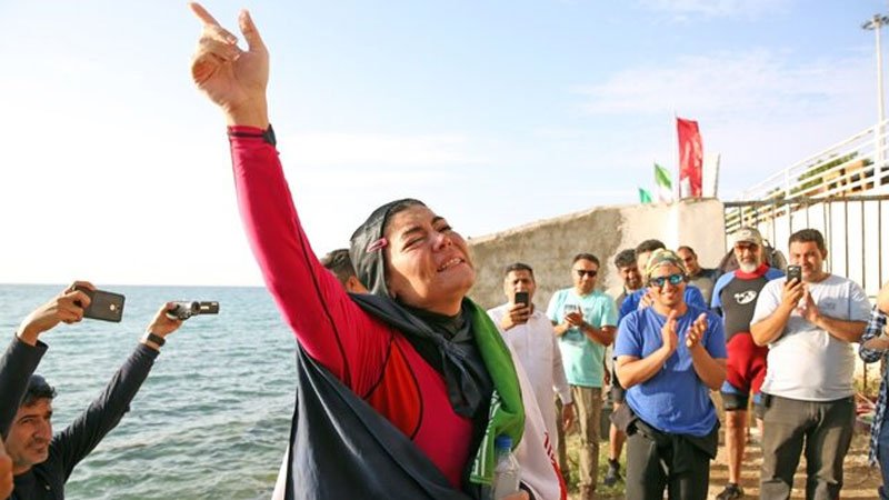 بانوی شناگر جنجالی ایران چهارمین رکورد گینس خود را ثبت کرد + تصاویر