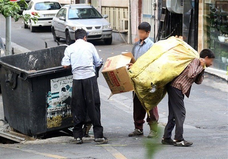 معتادان زباله‌گرد به جای پول موادمخدر می‌گیرند