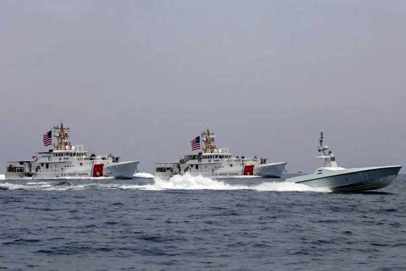 ادعای آمریکا و انگلیس درباره مقابله با قایق‌های سپاه در خلیج فارس