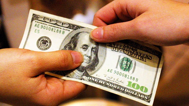 فوری: دلار وارد کانال ۴۷هزار تومانی شد / افت دلار تا کی ادامه دارد؟