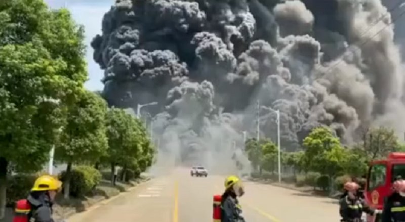ویدئویی هولناک از انفجار یک کارخانه مواد شیمیایی در چین !