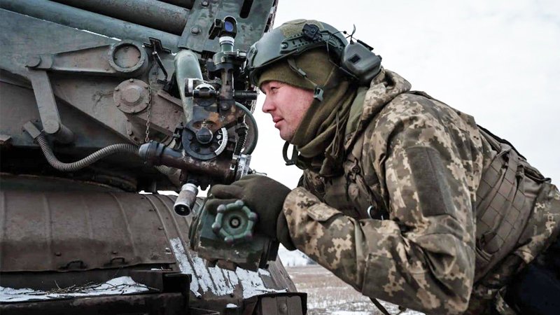 ویدئوی پربازدید از فرار بدون شلوار سرباز روسی از ترس پهپاد اوکراینی + ویدیو