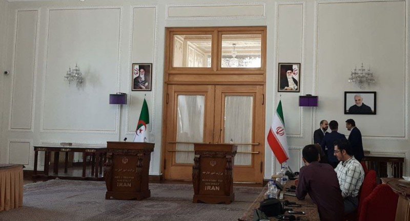 تغییر جای عکس سردار سلیمانی در سالن وزارت خارجه 