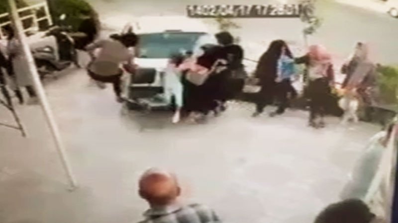 ویدیویی هولناک از تصادف وحشتناک یک خودرو با عابران پیاده در شیراز + ویدیو