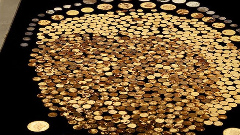کشاورز خوش‌شانس، ۷۰۰ سکه طلا و نقره در مزرعه خود پیدا کرد+ تصاویر