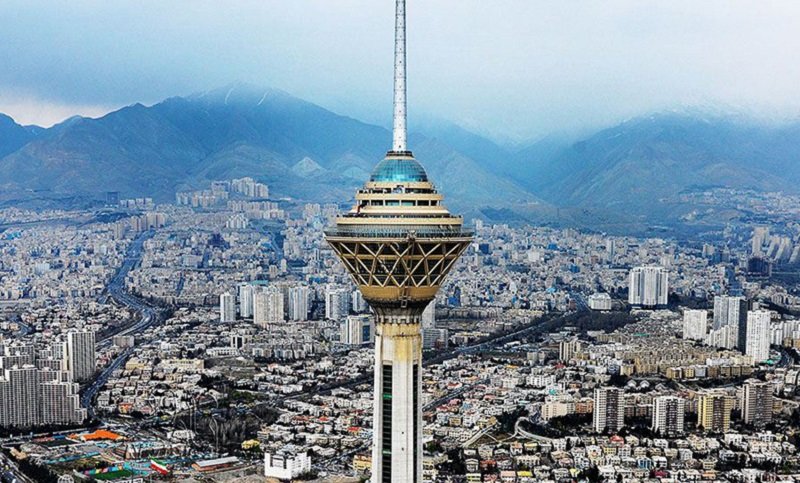 ویدئویی از اولین خلبان خانم ایرانی در پرواز یک فروند هواپیمای فوق سبک در برج میلاد