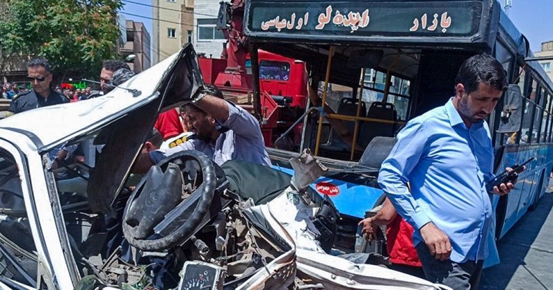 ویدئویی هولناک از تصادف اتوبوس با چندین خودرو در تبریز