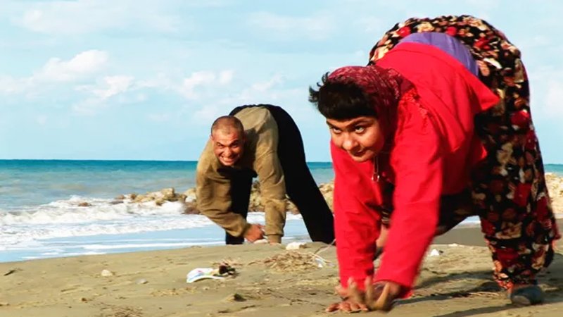 خانواده ای عجیب در ترکیه که چهار دست و پا راه می روند +تصاویر