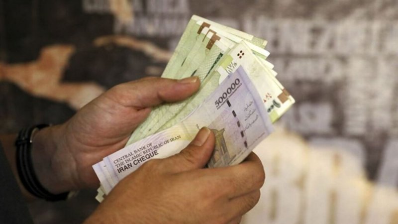  حداقل حقوق کارمندان دولت نباید از ۷.۹ میلیون تومان کمتر باشد