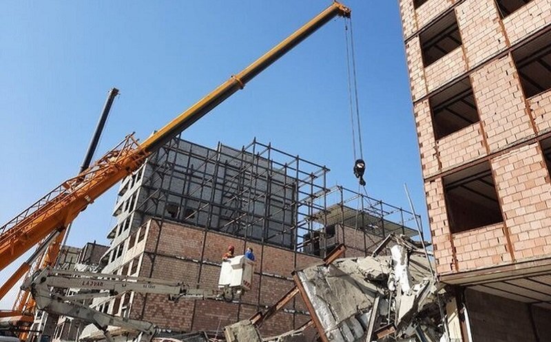 لحظه فروریختن ساختمان‌های درحال ساخت در تهران
