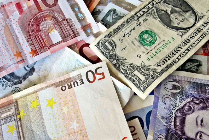  قیمت دلار و یورو در بازارهای مختلف 1 شهریور 1402