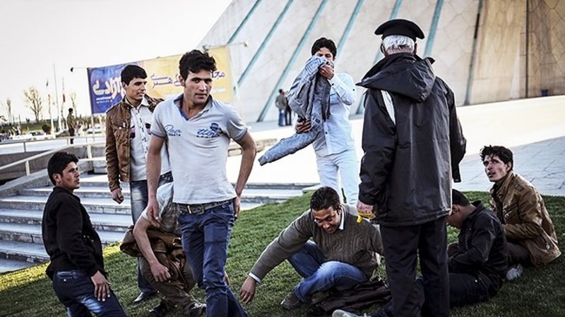  اقدام عجیب اتباع افغانستانی در میدان آزادی تهران+ فیلم