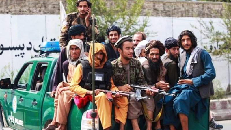 طالبان ها بالاخره کتانی پوشیدند+ عکس