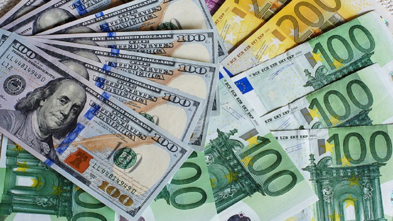 کاهش جزئی قیمت دلار و یورو 13 شهریور