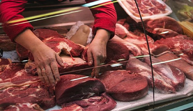 کشف تخلف ۲ میلیارد تومانی گران فروشی گوشت قرمز در یک فروشگاه‌ زنجیره‌ای