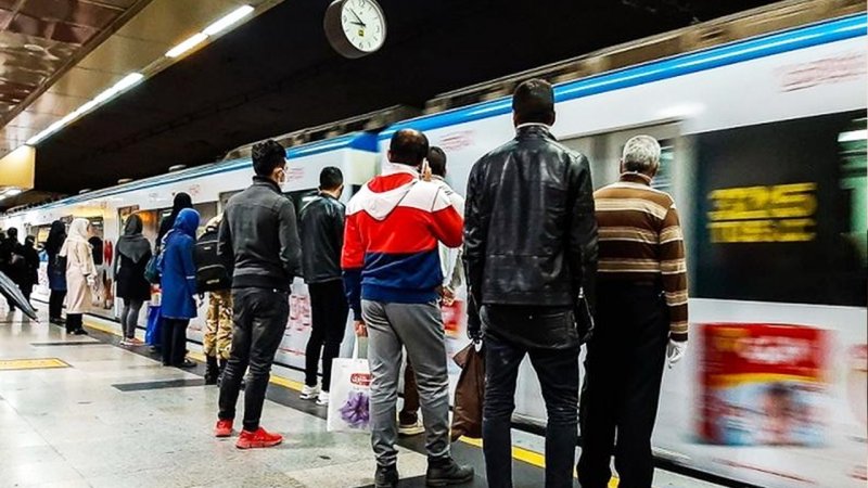 محمدرضا شجریان در مترو! + تصویر