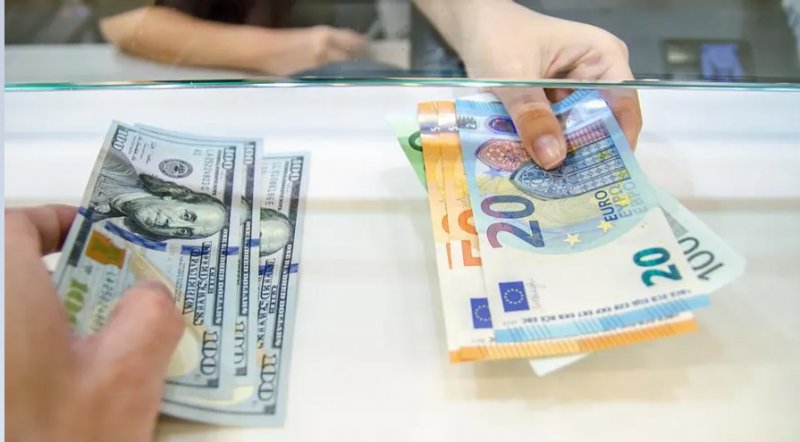  کاهش قیمت دلار و یورو 20 شهریور 1402