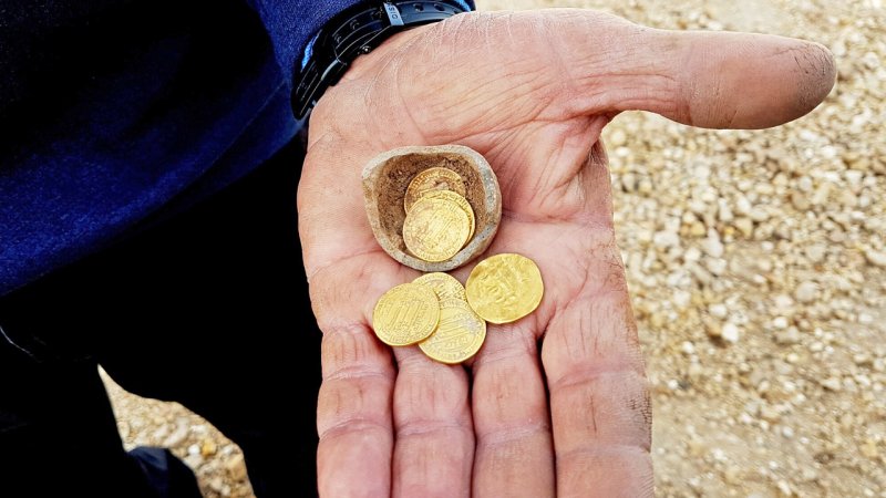 کشف ۱۷۳ سکه‌‌ عتیقه با قدمت ۲ قرن در مرزهای سیستان+ تصویر
