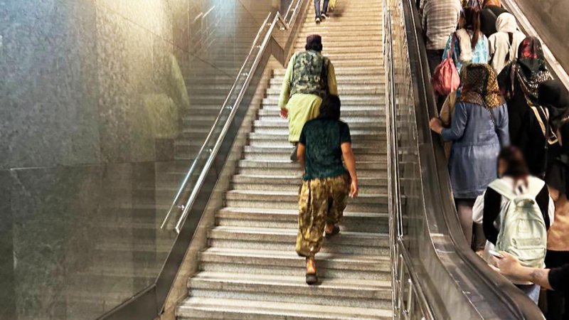 رقص شهروندان افغانی در مترو تهران جنجالی شد + فیلم
