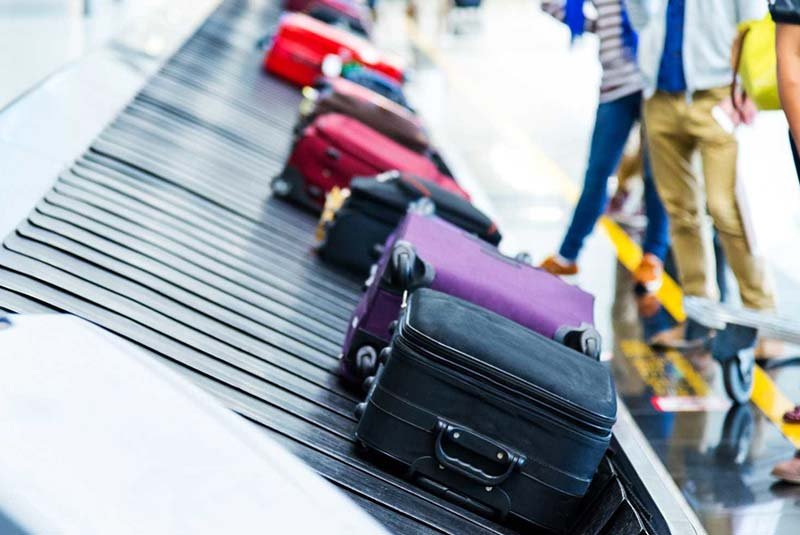 لحظه سرقت کارمندان فرودگاه از چمدان‌های مسافران در فرودگاه !
