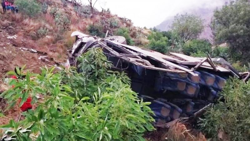 سقوط وحشتناک اتوبوس به دره ۲۰۰ متری؛ مرگ دردناک ۲۴ نفر + فیلم