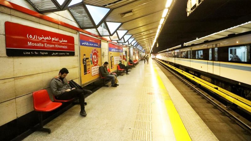 این تصویر از مترو تهران همه را شوکه کرد!+عکس