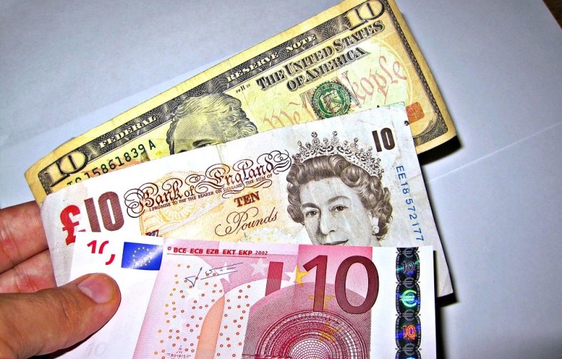 قیمت دلار و یورو در بازارهای مختلف 20 مهر 1402