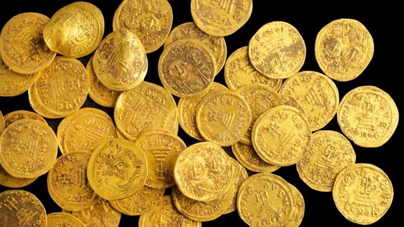 کشف صد هزار سکه قدیمی توسط باستان‌شناسان خوش‌شانس+ تصاویر