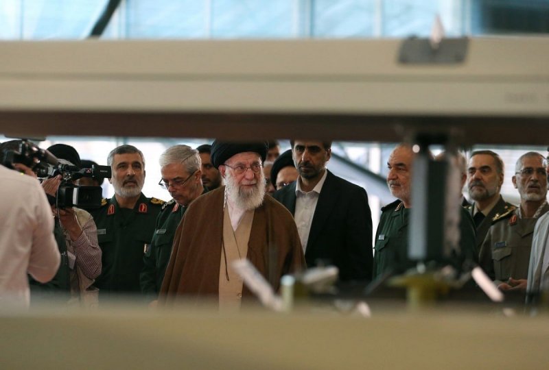 فرمانده کل قوا از دانشگاه هوافضای سپاه بازدید کرد + عکس