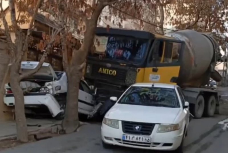حادثه عجیب در تبریز؛کامیون میکسر چند خودرو را له کرد! + فیلم