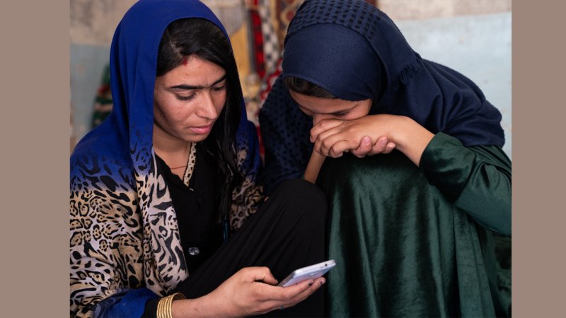 افغان‌ها عاشق این تلفن‌همراه هستند+ عکس
