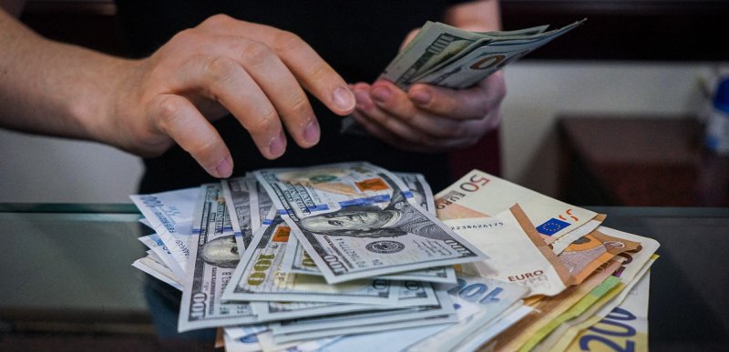 نرخ ارز در بازارهای مختلف 23 آذر/ دلار و یورو گران شد