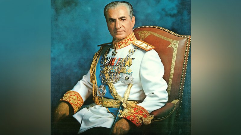 تنها عکس محمدرضا پهلوی در حال دست دادن با چرچیل+ تصویر