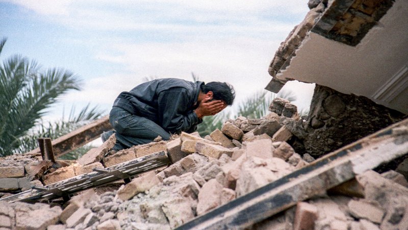  تصویری تکان دهنده از زلزله بم جهانی شد+ عکس