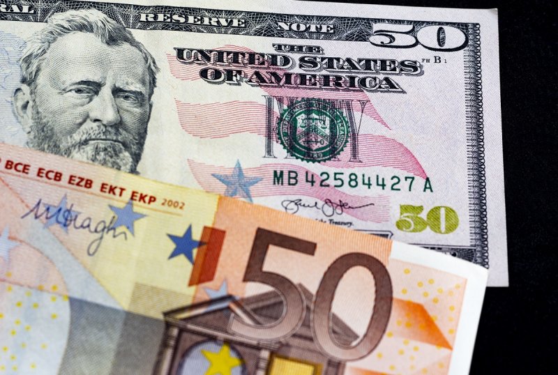 نرخ ارز در بازارهای مختلف 10 دی ماه/ دلار و یورو کاهشی شد