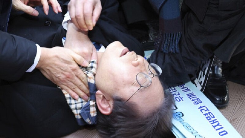 ویدئویی از لحظه حمله با چاقو به رهبر اپوزیسیون کره‌جنوبی 