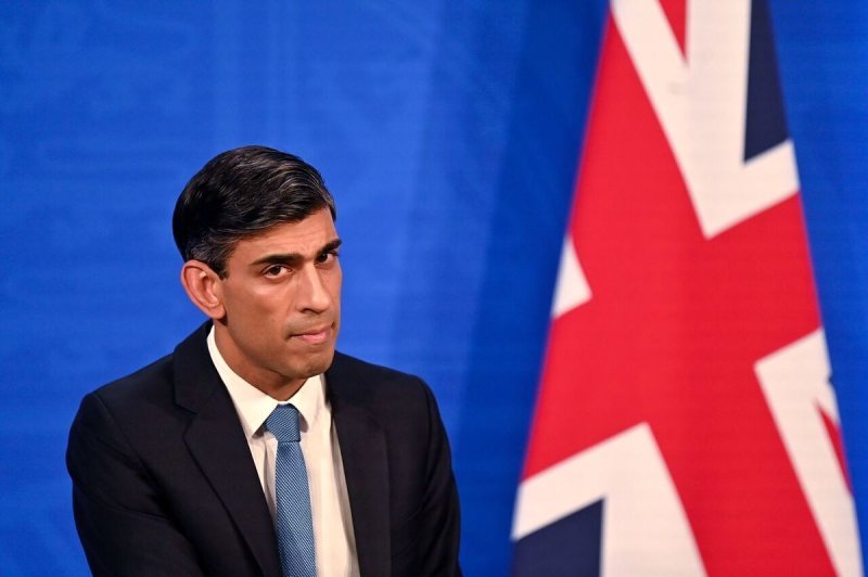 ادعای نخست وزیر انگلیس: حملات به یمن طبق قوانین بین‌المللی مجاز هستند!