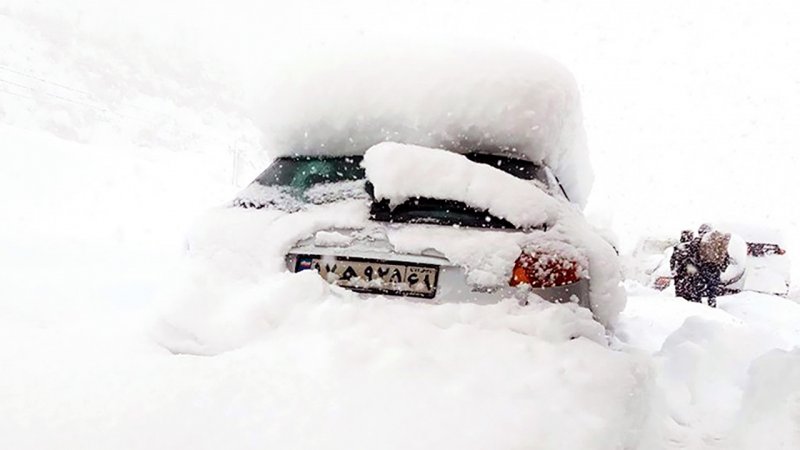 خودروها زیر برف در این شهر ایران دفن شد! + فیلم