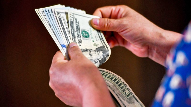 ادعای رسانه بانک‌مرکزی: منتظر ریزش ناگهانی دلار باشید+ تصویر