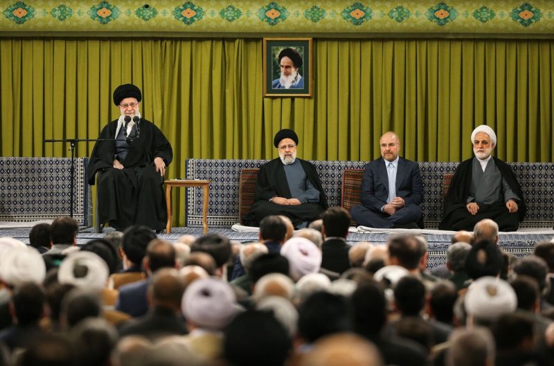امام خامنه‌ای: انقلاب اسلامی ثمره اجابت دعوت بعثت است + عکس