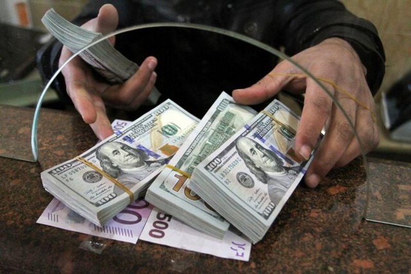 توقف فروش دلار با قیمت رسمی در عراق 