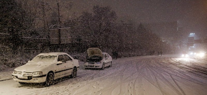 بارش برف و باران در جاده‌های ۲۴ استان + فیلم
