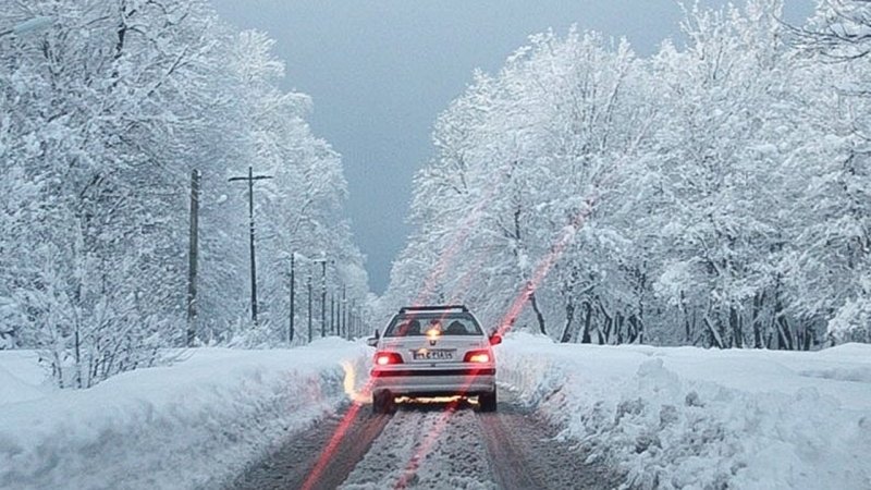 برف و باران در جاده‌های ۲۷ استان کشور+ فیلم