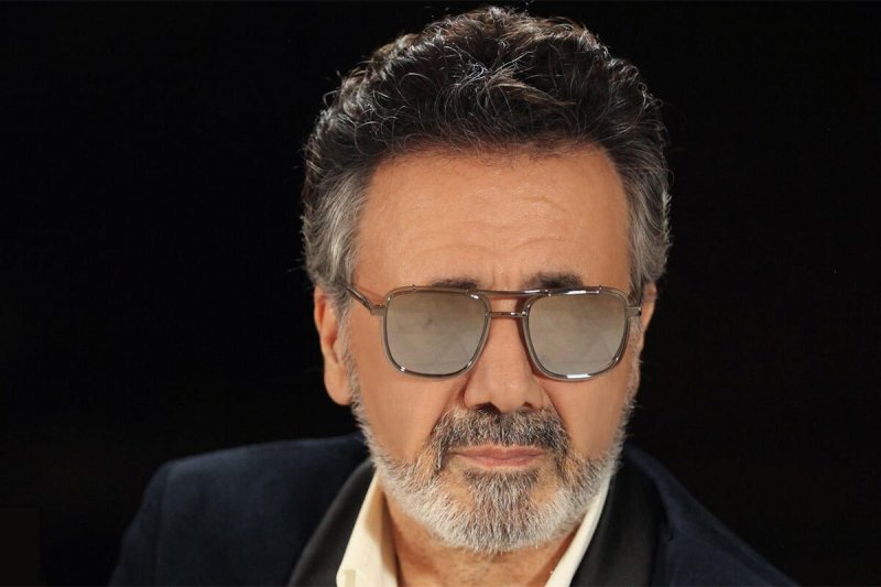 بازگشت معین خواننده به ایران واقعی شد/ دستیار وزیر: اخبار خوبی در پیش است