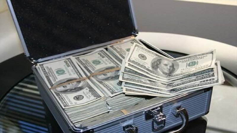 کلاهبرداری با ترفند ارسال چمدان ۲ میلیون دلاری